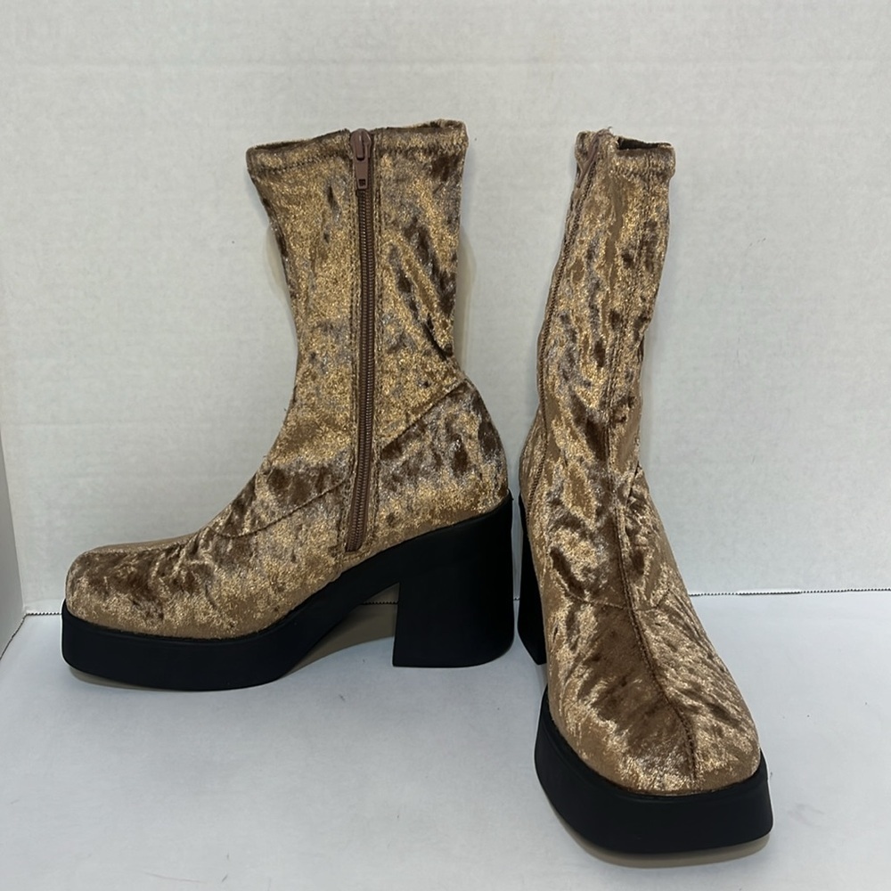 NWOB Steve Madden Klayton Velvet Platform Mid Boots Size 7‎